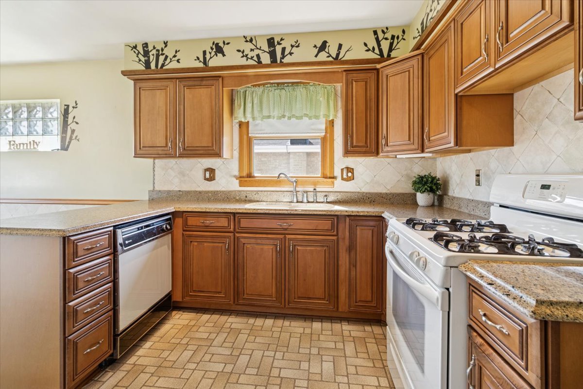 3709 Emerson Street, Schiller Park, IL 60176