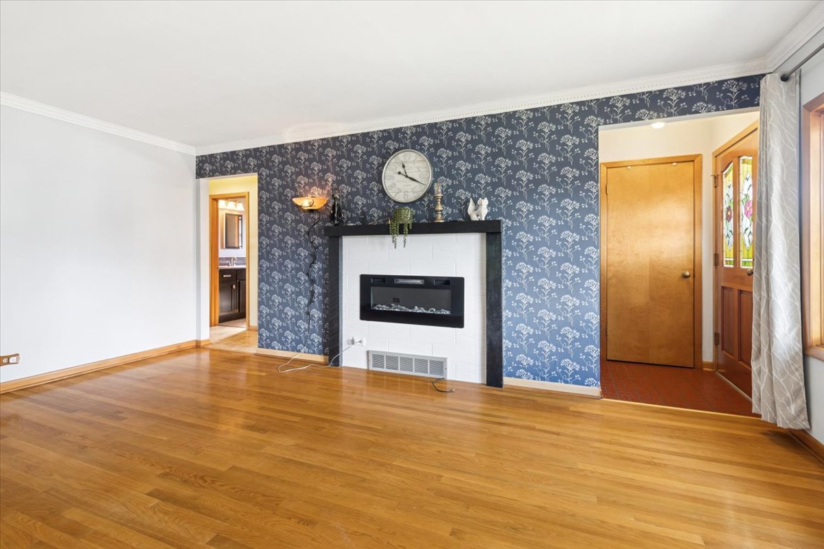 3709 Emerson Street, Schiller Park, IL 60176