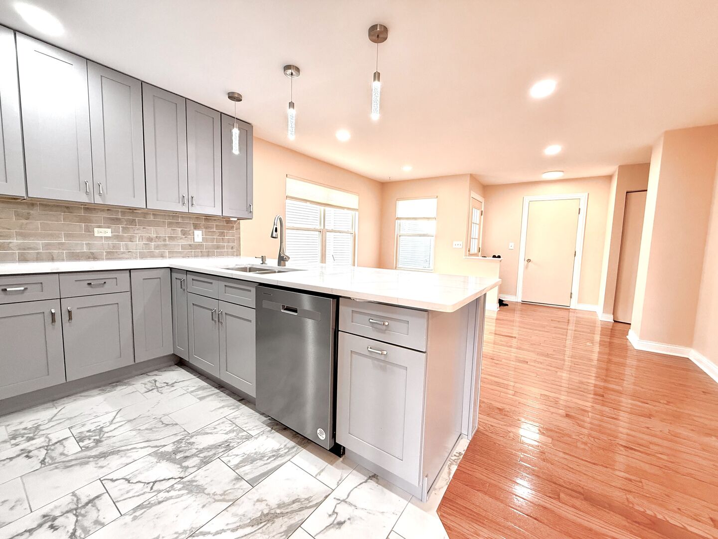 138 Mountain Laurel Court, Romeoville, IL 60446