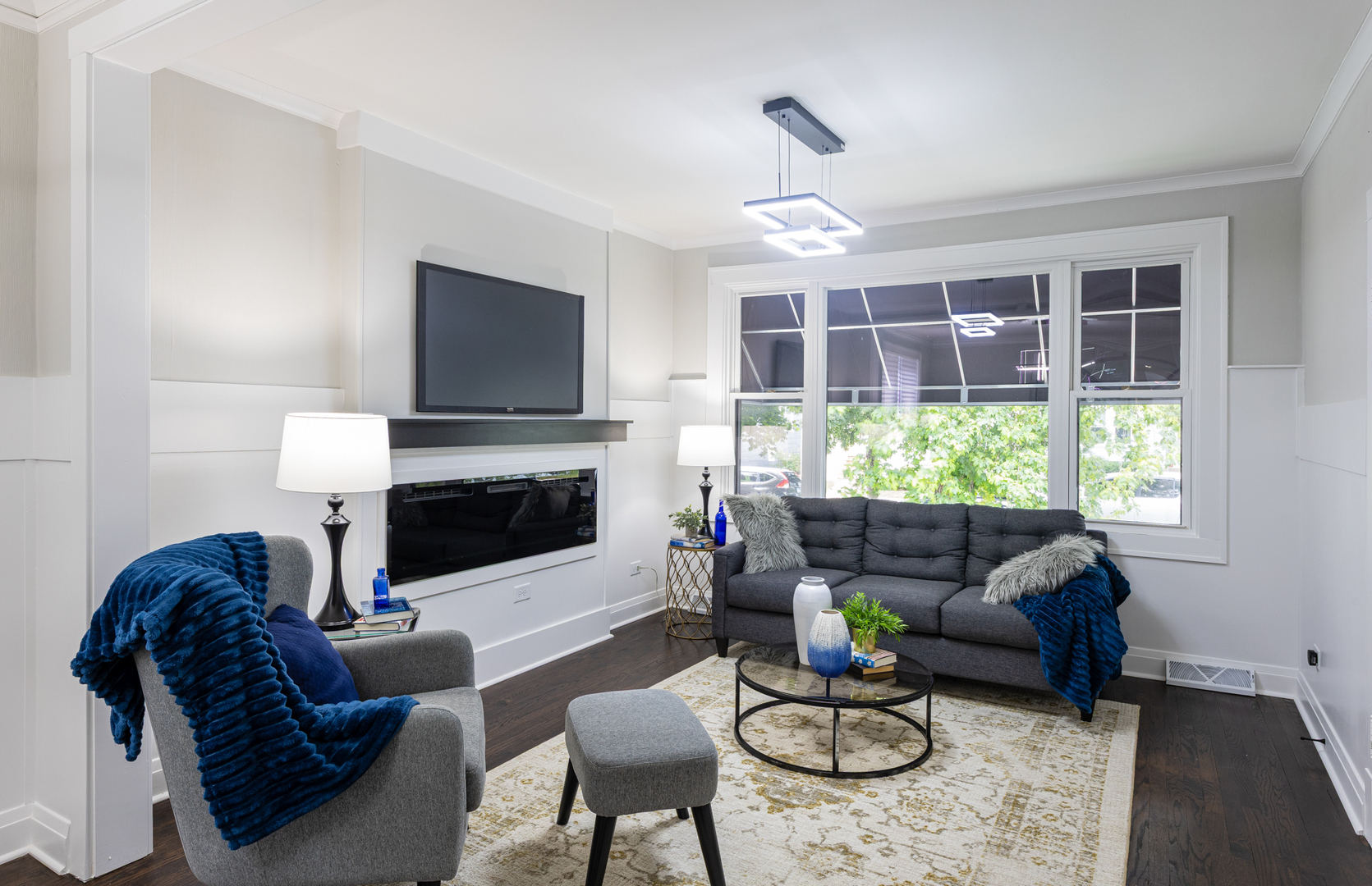 5942 W Eastwood Avenue, Chicago, IL 60630