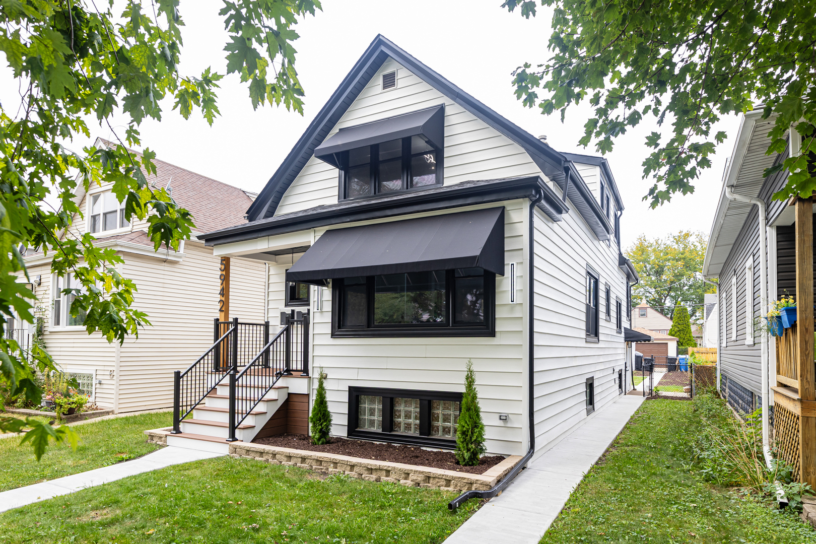 5942 W Eastwood Avenue, Chicago, IL 60630