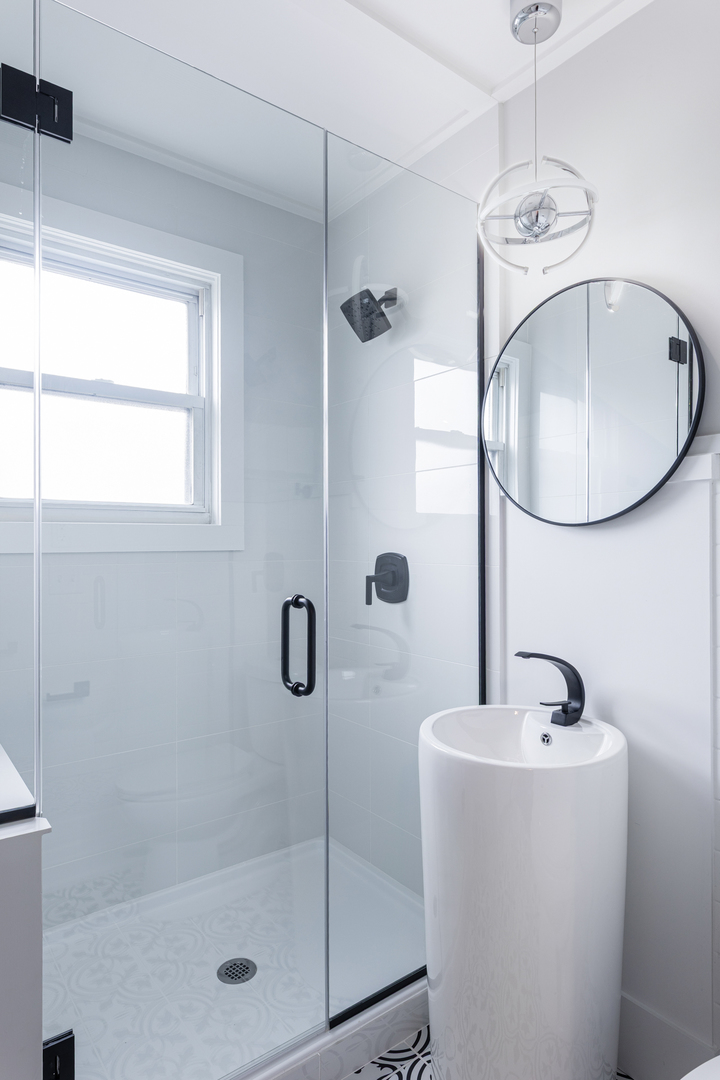 5942 W Eastwood Avenue, Chicago, IL 60630