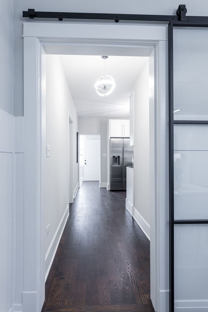 5942 W Eastwood Avenue, Chicago, IL 60630