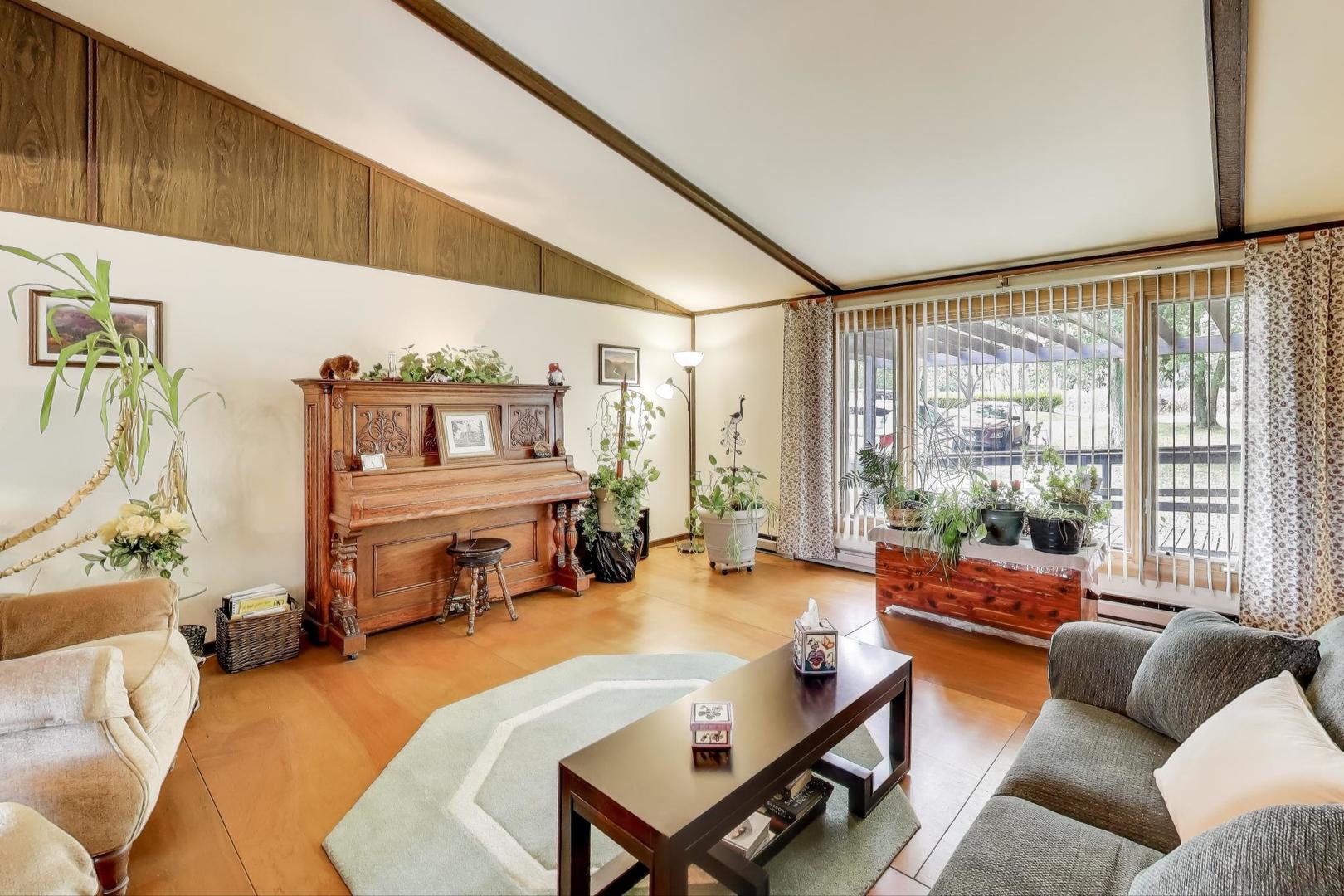 27809 S Will Center Road, Monee, IL 60449