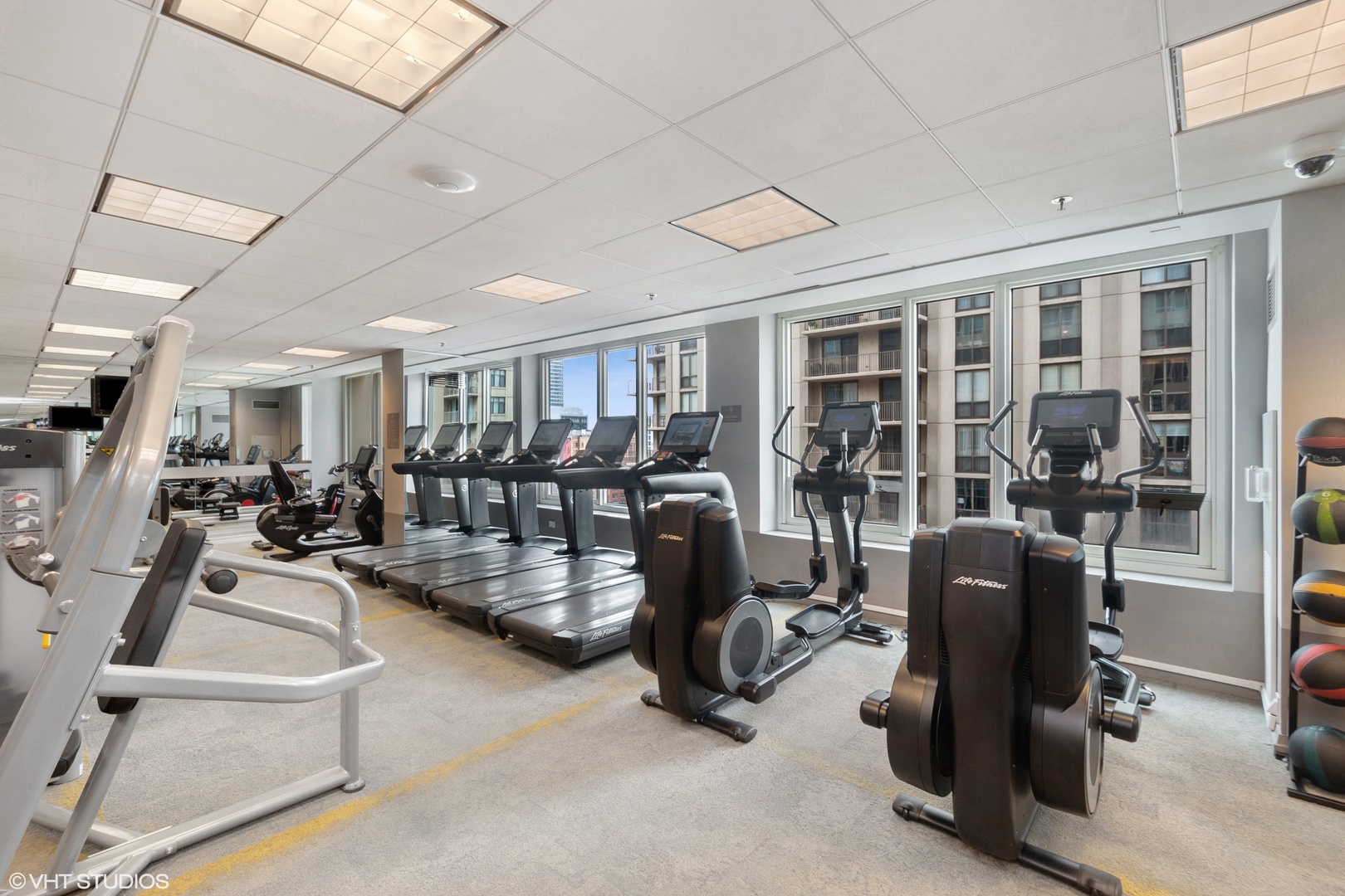 33 W Ontario Street #33i, Chicago, IL 60654