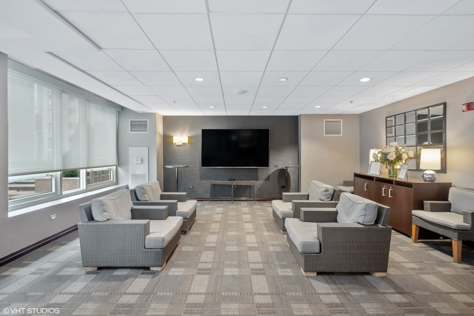 33 W Ontario Street #33i, Chicago, IL 60654