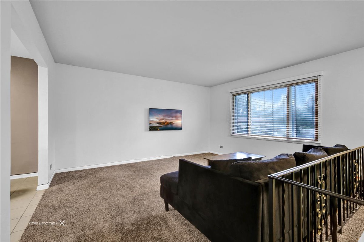 2n314 Euclid Avenue, Glen Ellyn, IL 60137