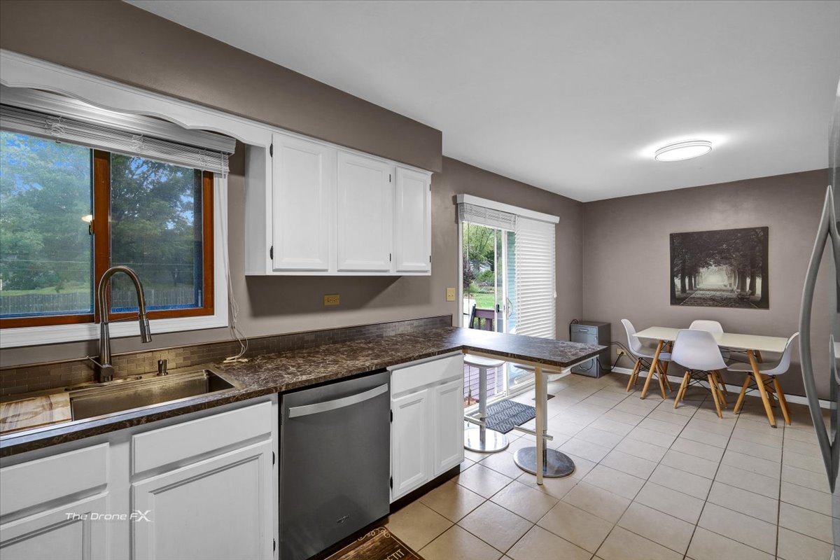 2n314 Euclid Avenue, Glen Ellyn, IL 60137