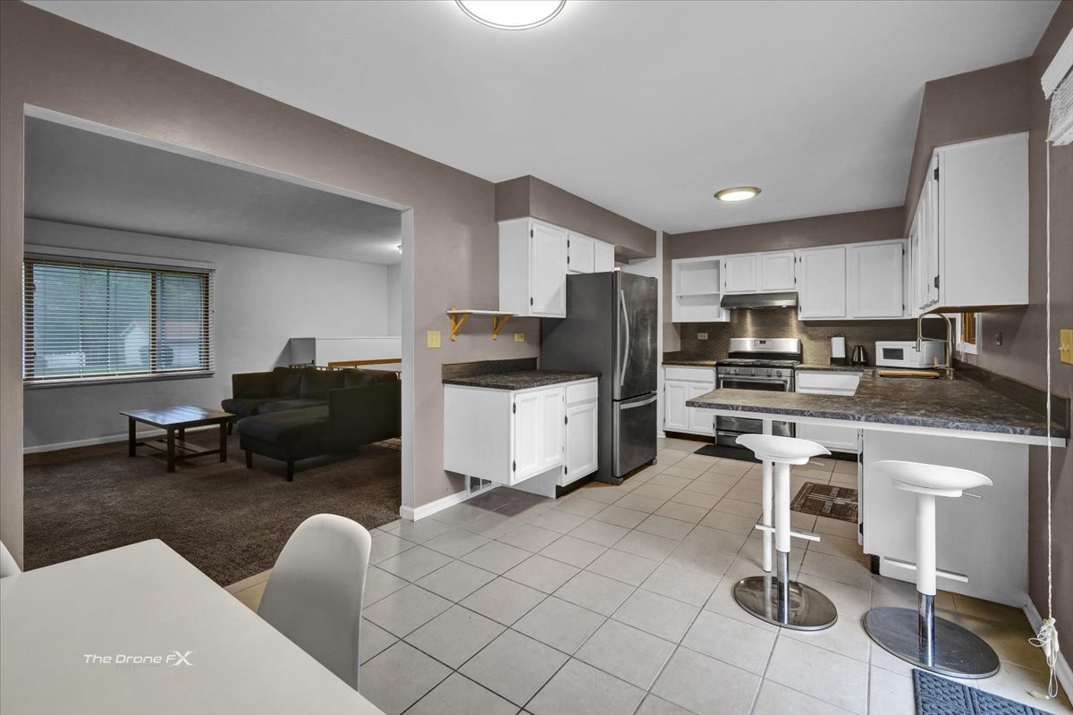 2n314 Euclid Avenue, Glen Ellyn, IL 60137