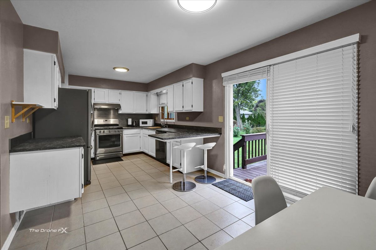 2n314 Euclid Avenue, Glen Ellyn, IL 60137