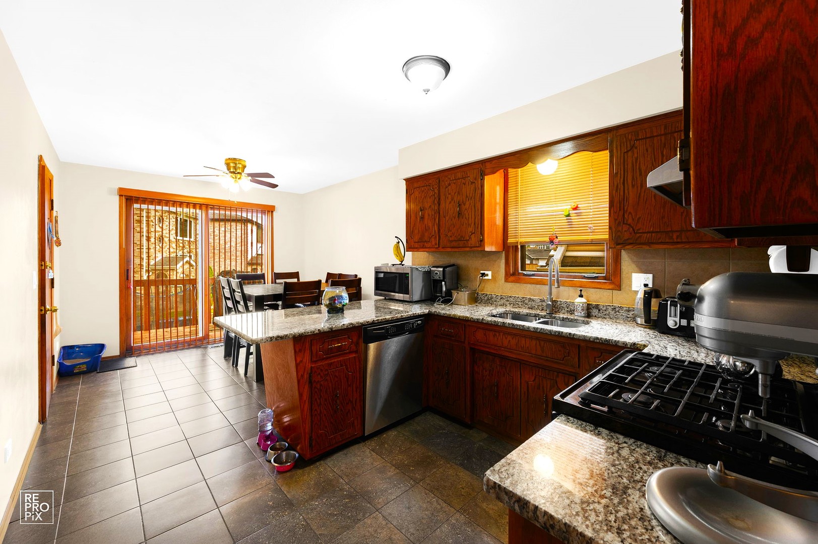 6519 W FOREST PRESERVE Avenue, Harwood Heights, IL 60706