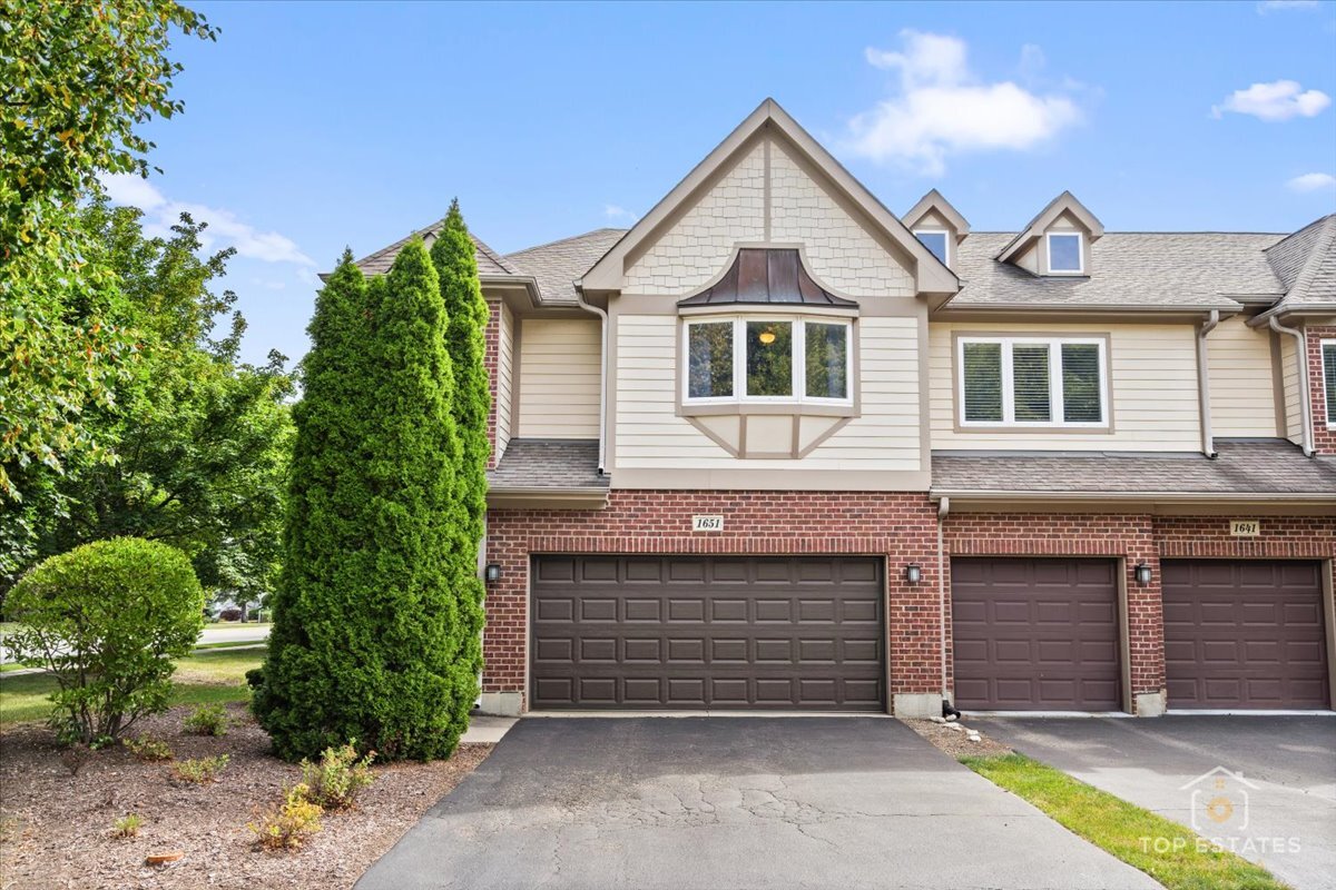 1651 PAULINE Circle #1651, Mundelein, IL 60060