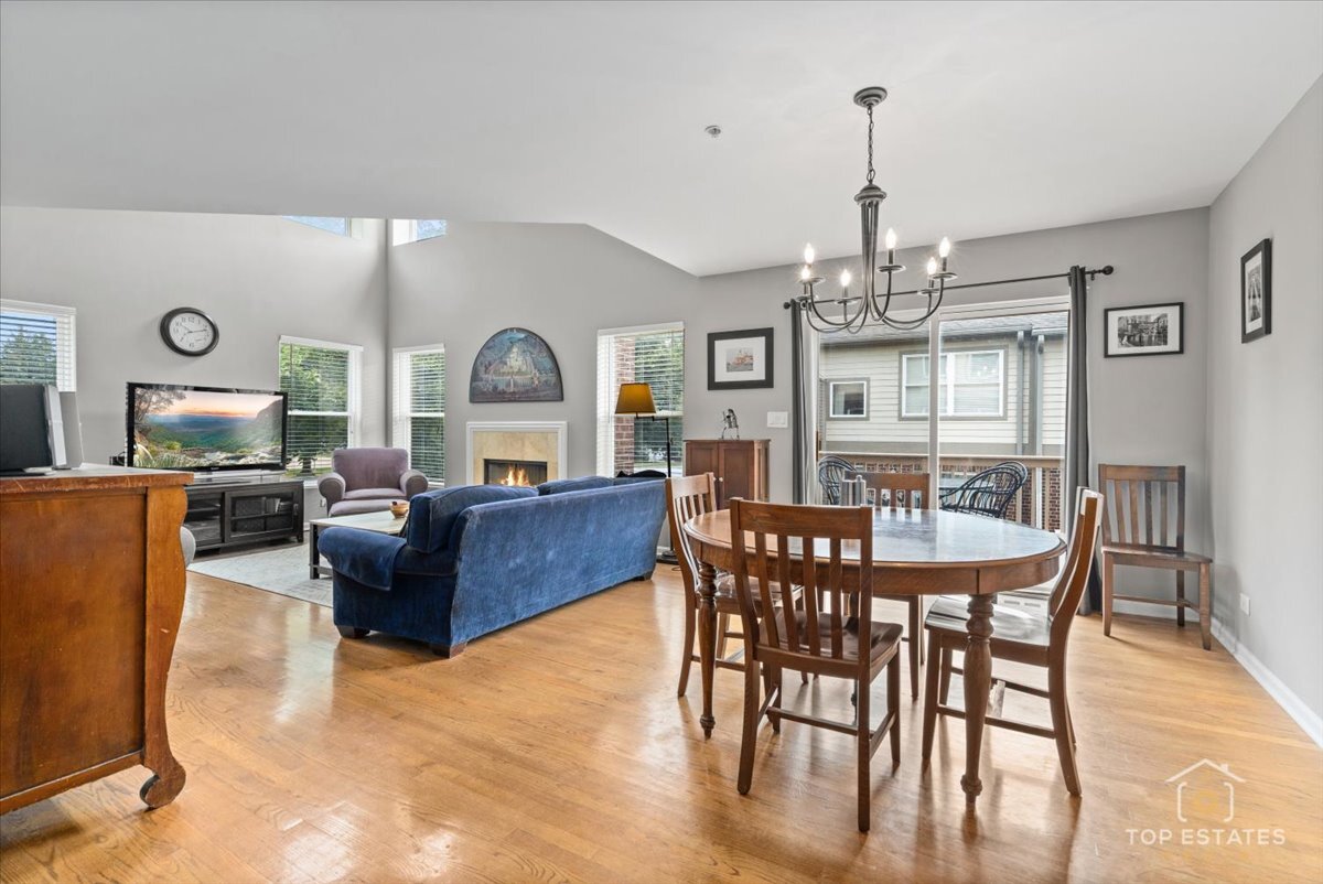 1651 PAULINE Circle #1651, Mundelein, IL 60060