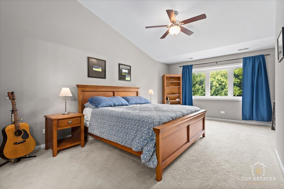 1651 PAULINE Circle #1651, Mundelein, IL 60060