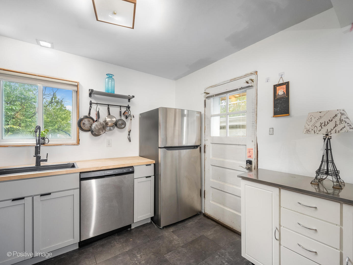 18646 Palmer Circle, Homewood, IL 60430