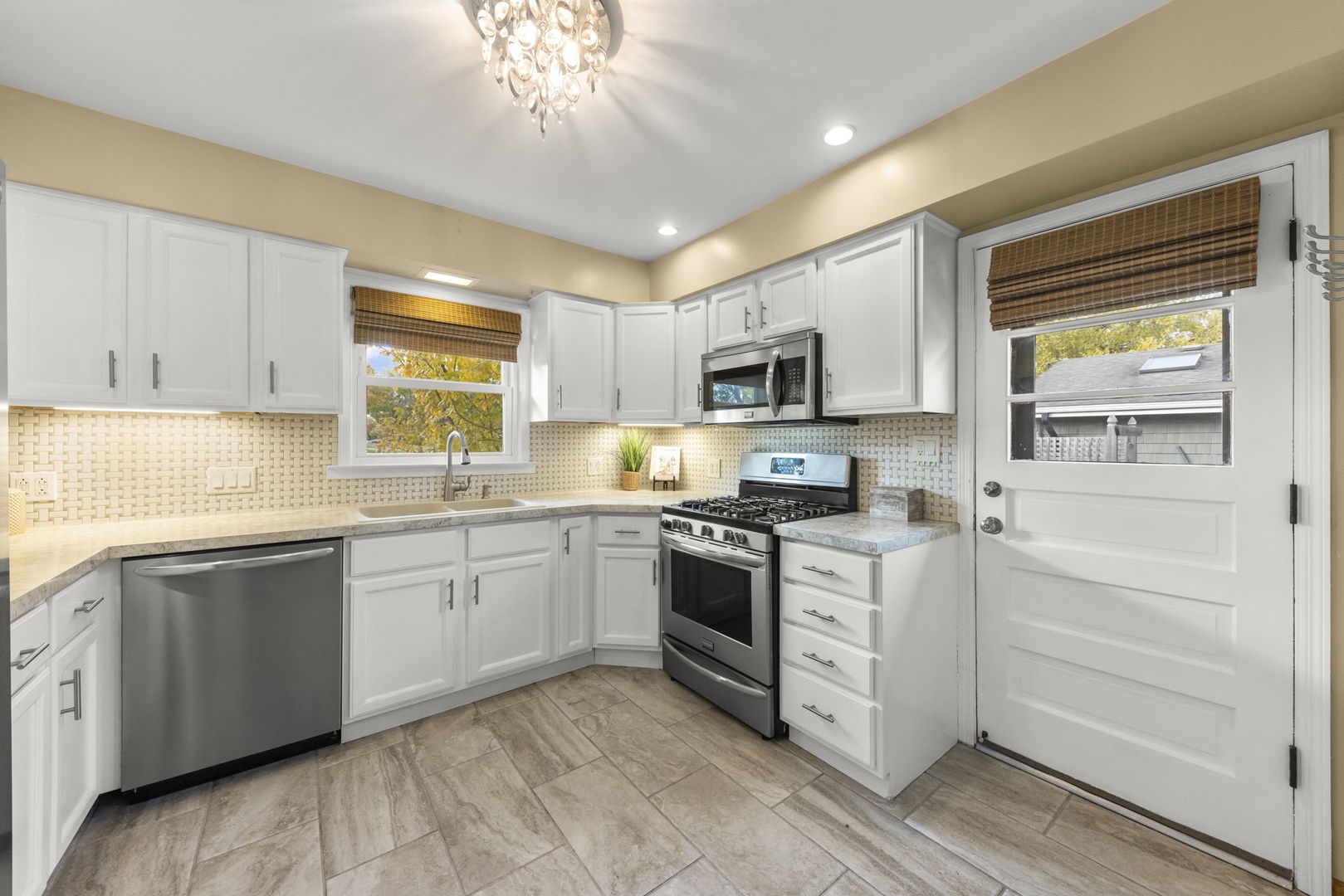 373 N Lombard Avenue, Lombard, IL 60148