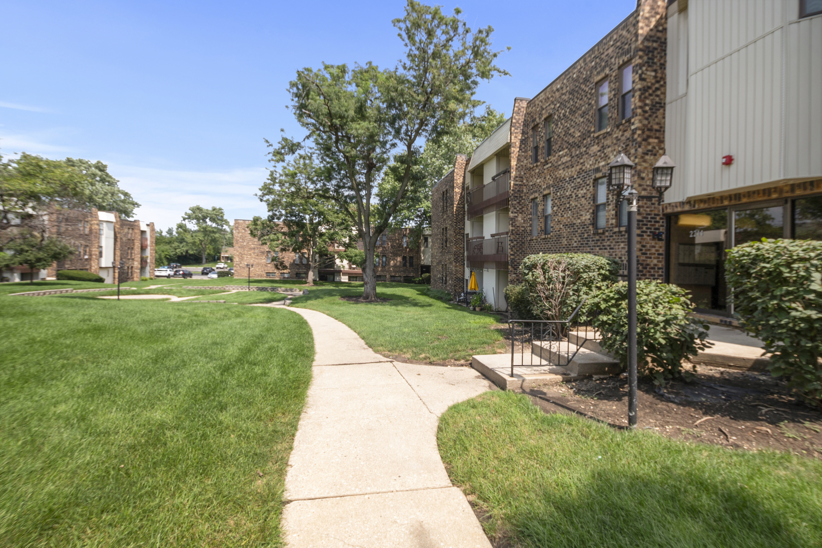 2214 Country Club Drive #2, Woodridge, IL 60517