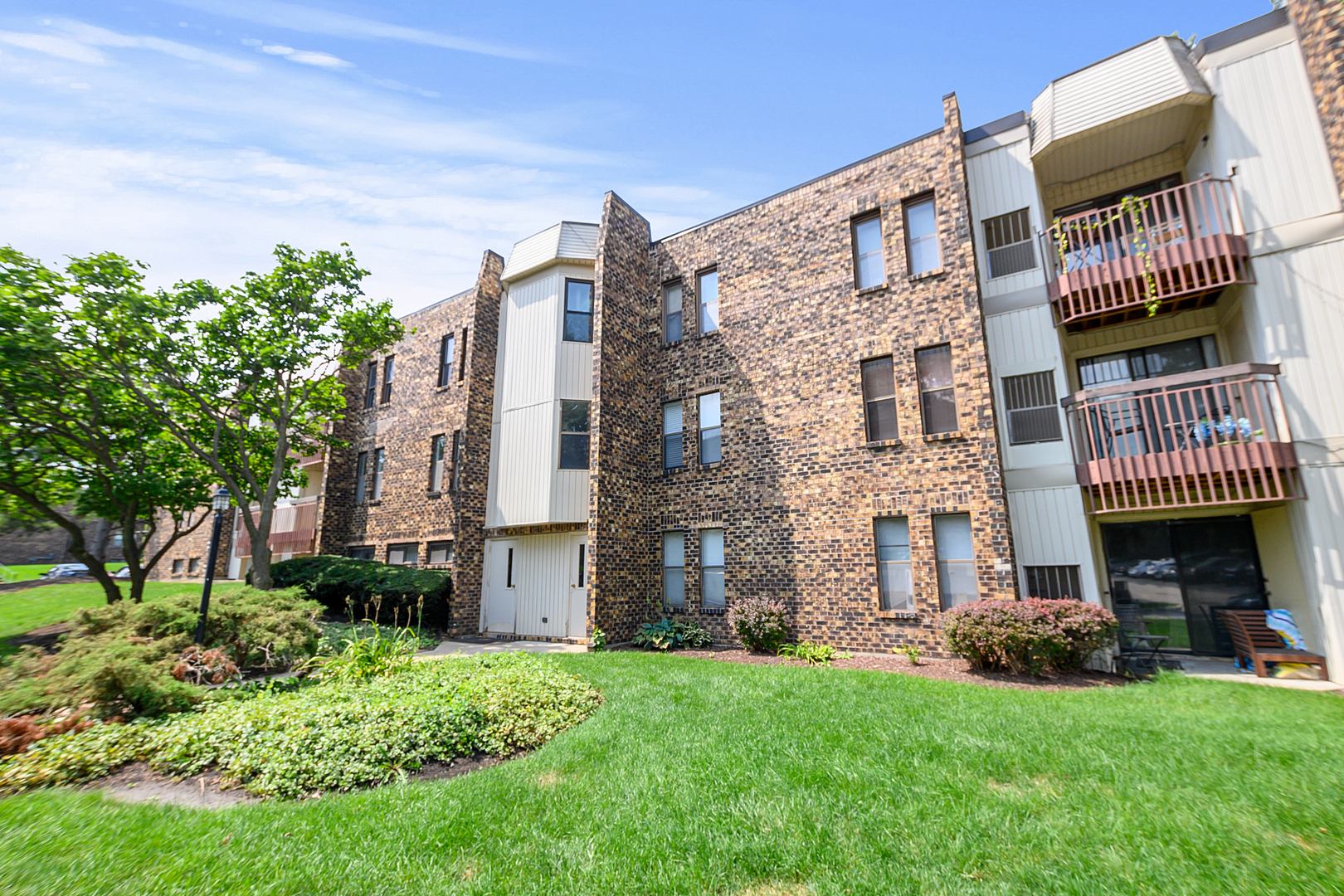 2214 Country Club Drive #2, Woodridge, IL 60517