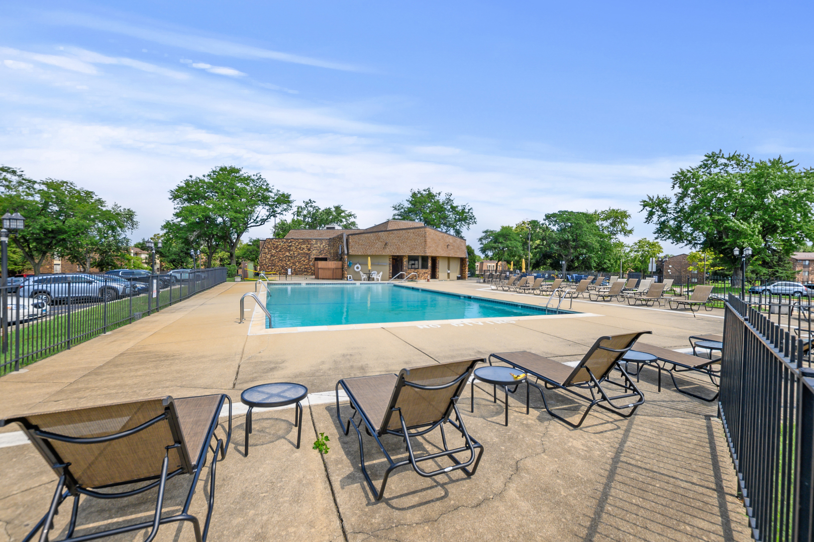 2214 Country Club Drive #2, Woodridge, IL 60517