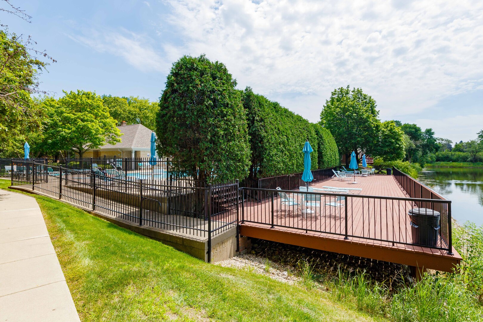 209 Rivershire Lane #402, Lincolnshire, IL 60069