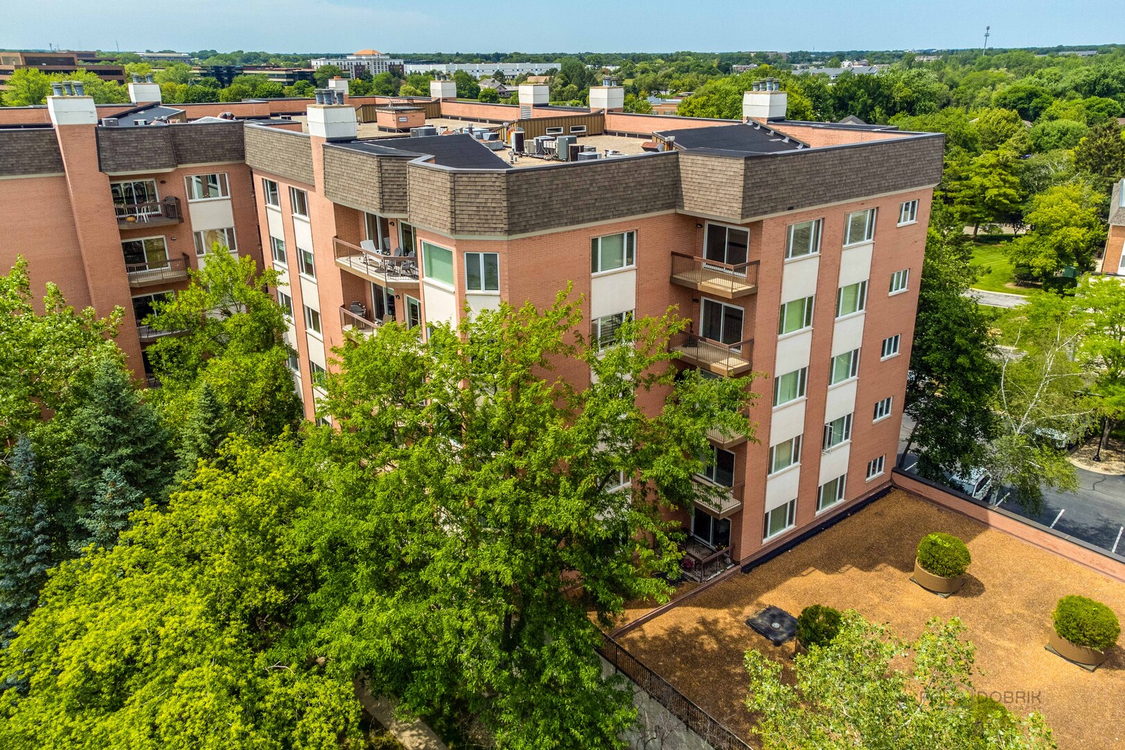 209 Rivershire Lane #402, Lincolnshire, IL 60069