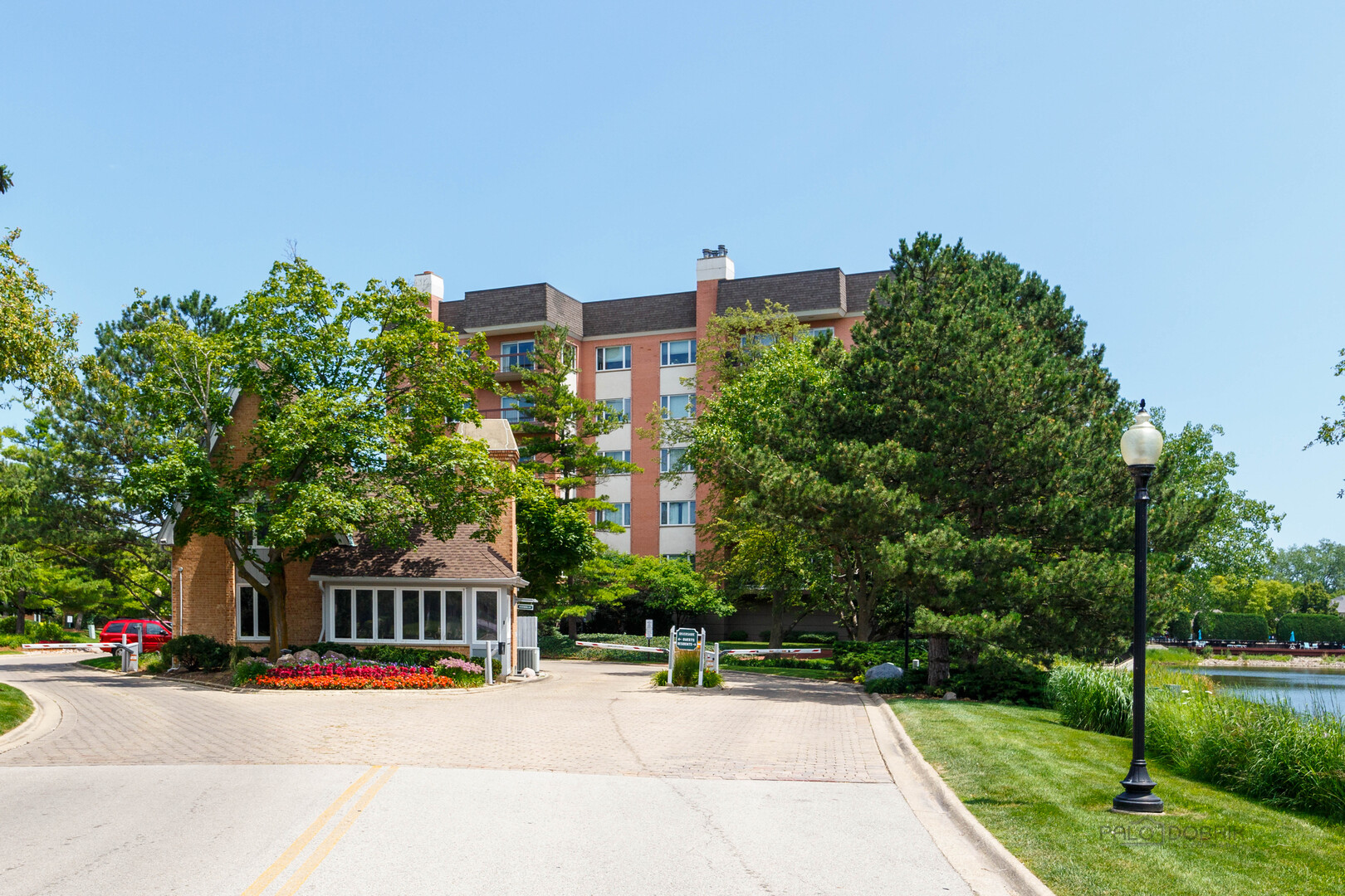 209 Rivershire Lane #402, Lincolnshire, IL 60069