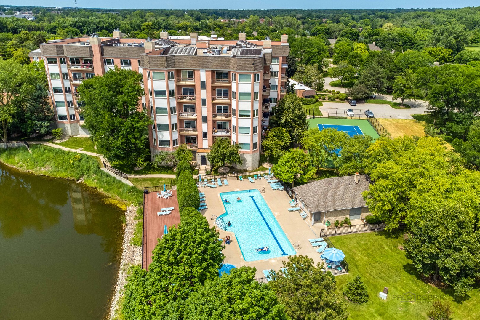 209 Rivershire Lane #402, Lincolnshire, IL 60069