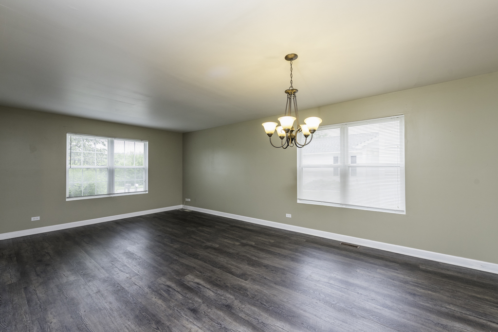 686 Chippewa Circle, Round Lake Heights, IL 60073