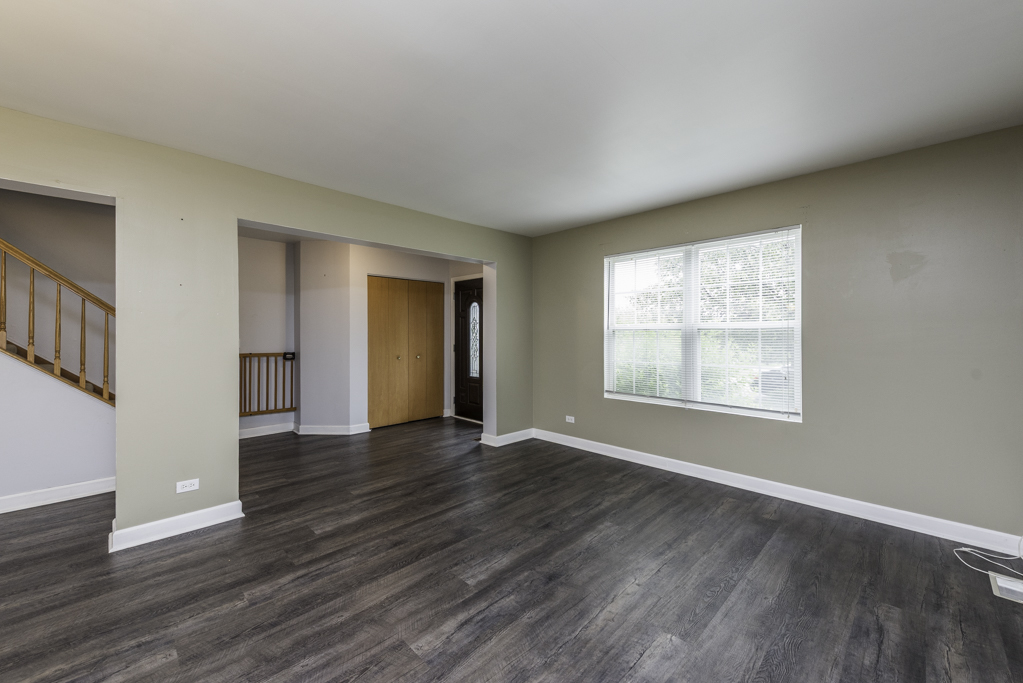 686 Chippewa Circle, Round Lake Heights, IL 60073