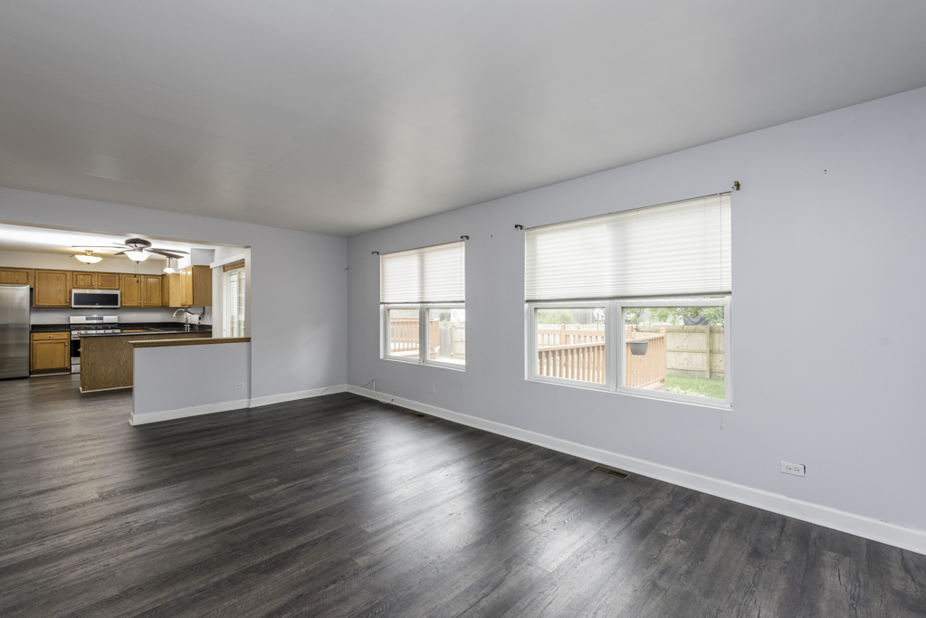 686 Chippewa Circle, Round Lake Heights, IL 60073