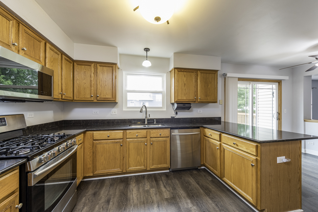 686 Chippewa Circle, Round Lake Heights, IL 60073