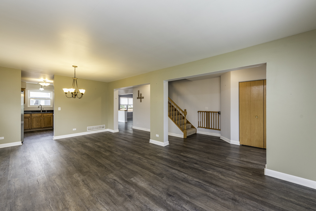 686 Chippewa Circle, Round Lake Heights, IL 60073