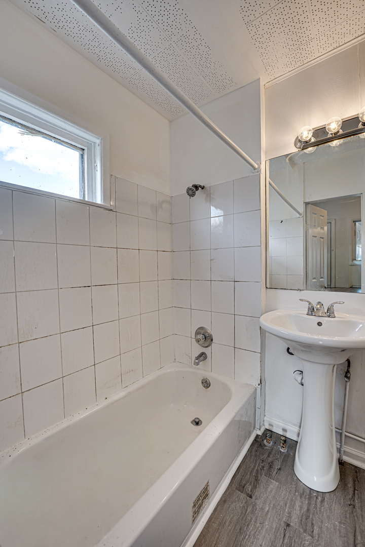 523 GRAND Avenue #2, Aurora, IL 60506