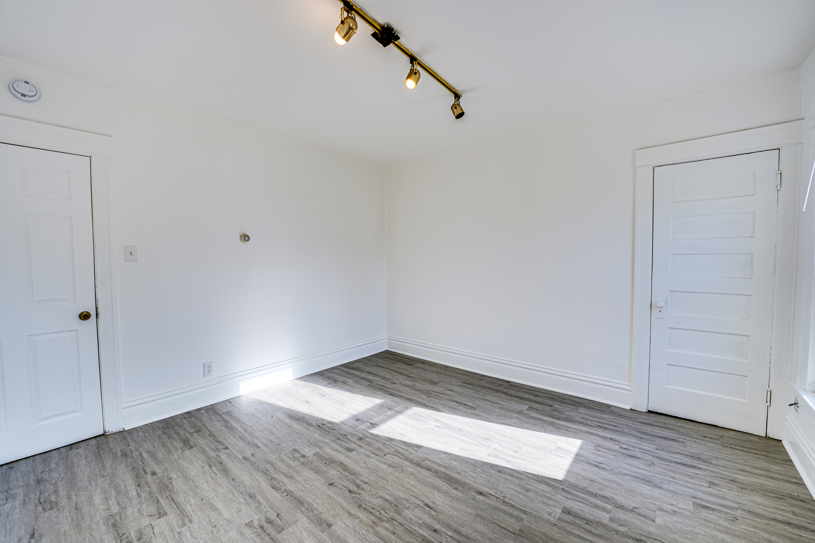 523 GRAND Avenue #2, Aurora, IL 60506
