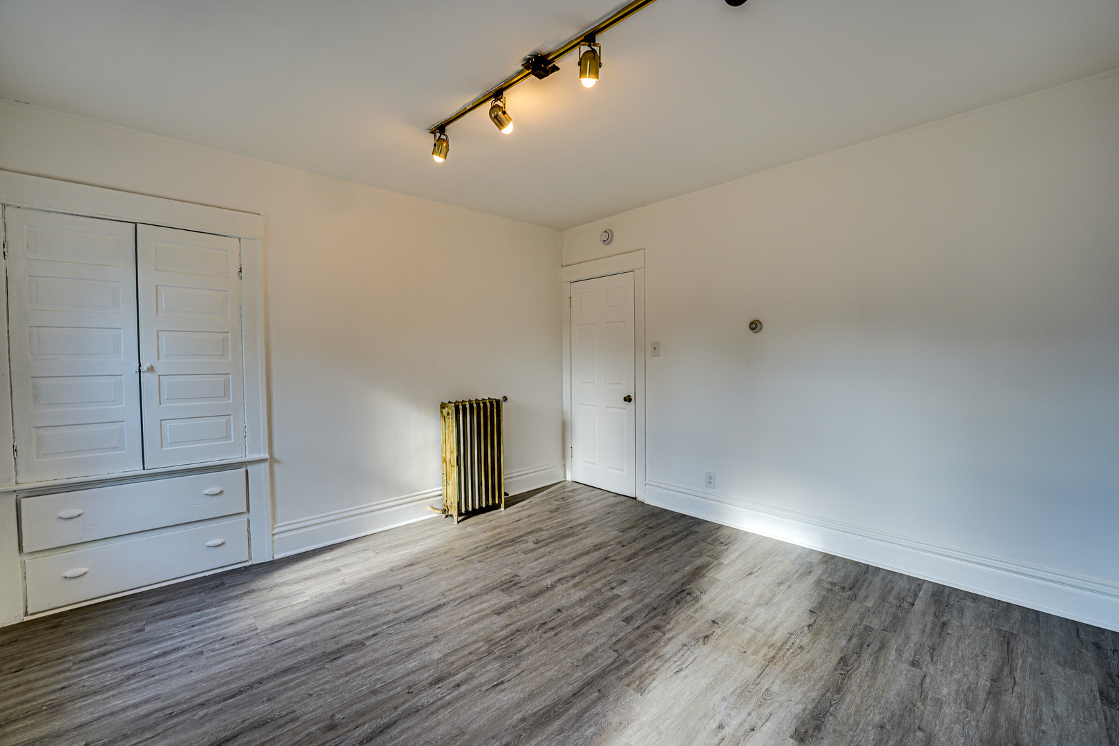 523 GRAND Avenue #2, Aurora, IL 60506
