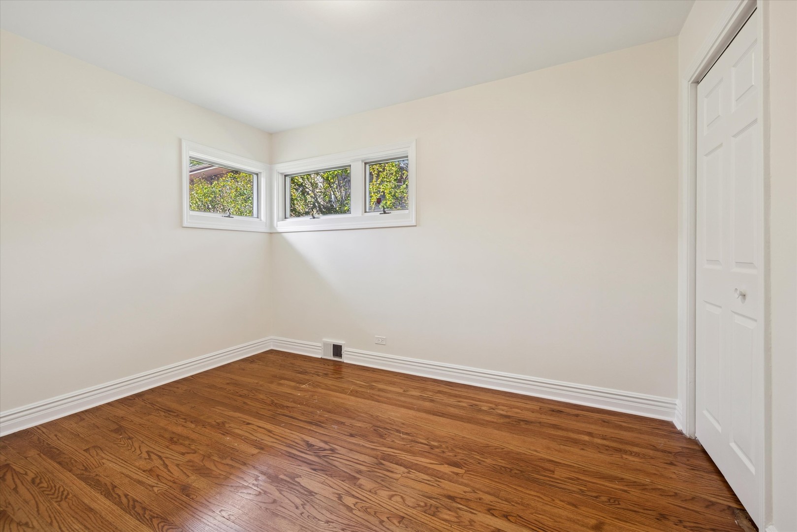 522 W Council Trail, Mount Prospect, IL 60056