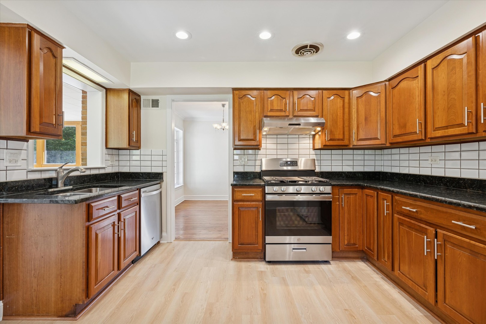 522 W Council Trail, Mount Prospect, IL 60056