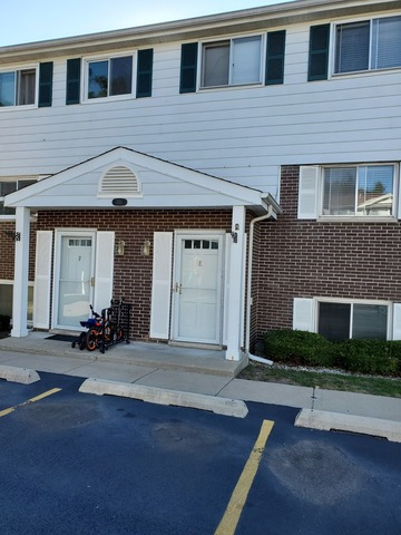 551 W Park Avenue #E, Libertyville, IL 60048