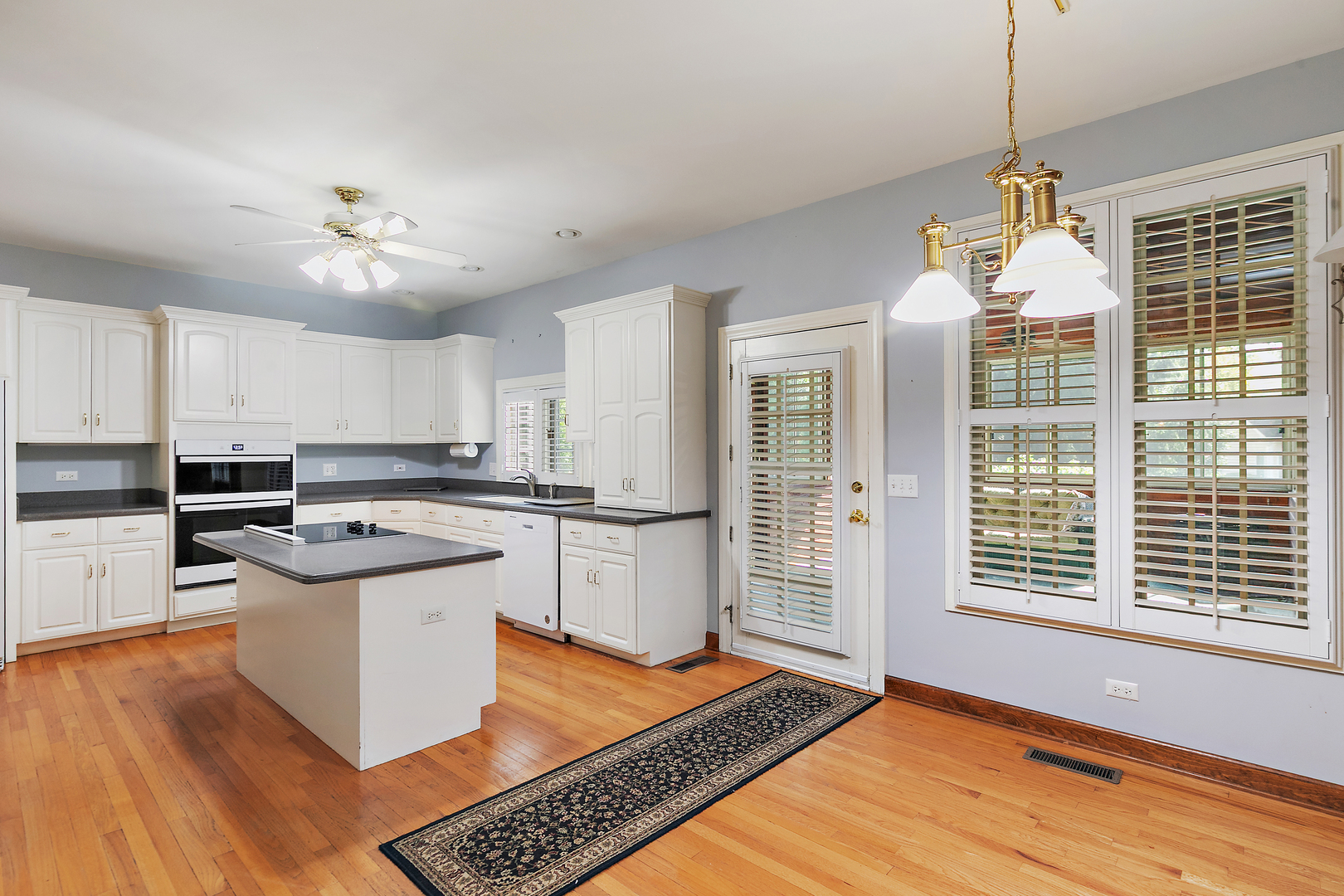 1010 Forest Trail, Sugar Grove, IL 60554