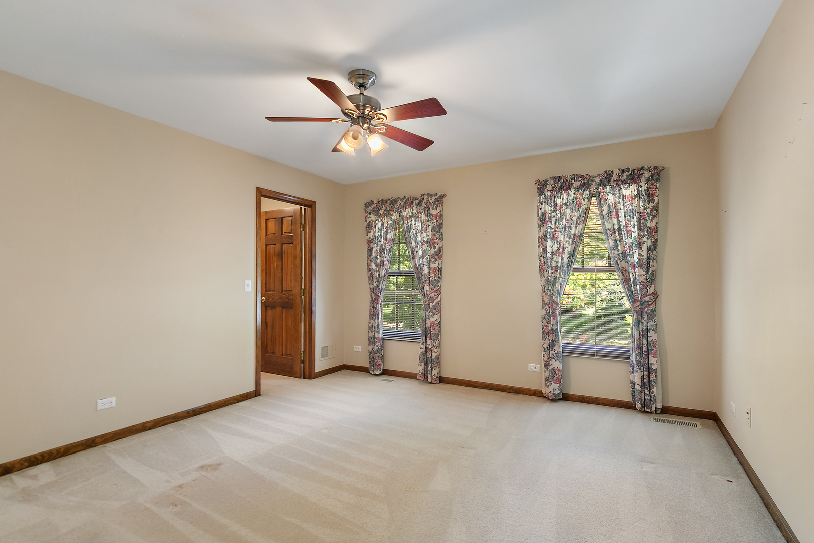 1010 Forest Trail, Sugar Grove, IL 60554