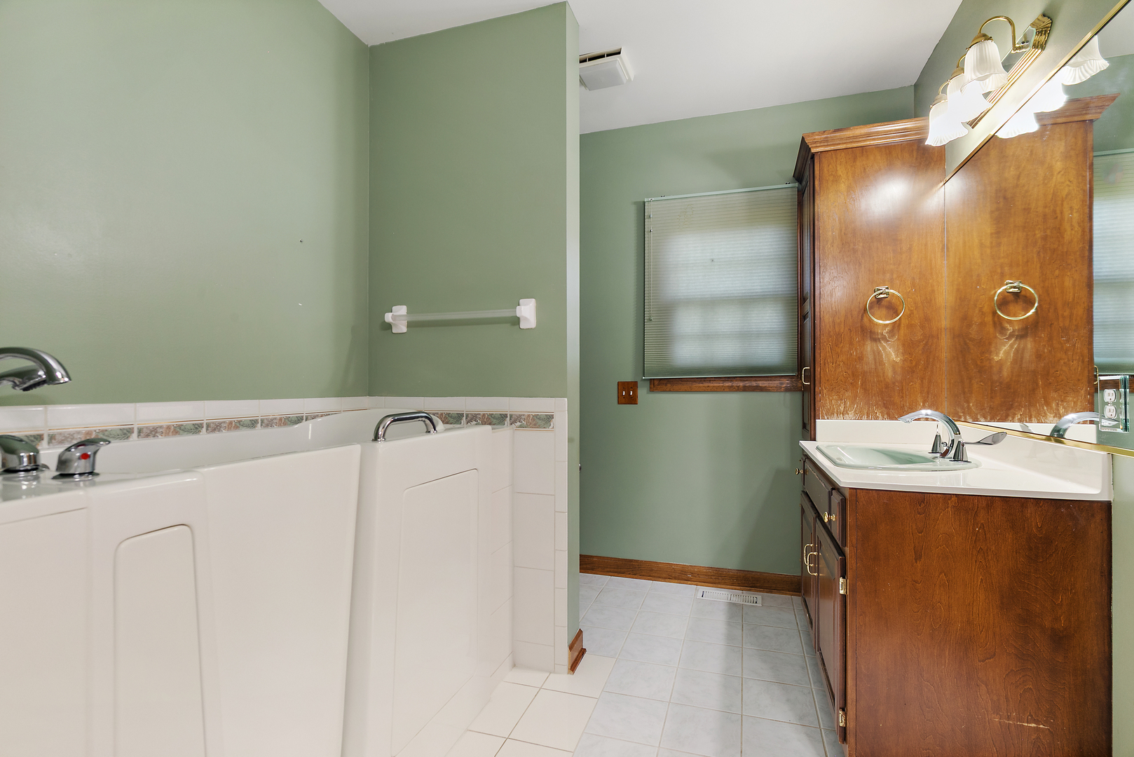 1010 Forest Trail, Sugar Grove, IL 60554