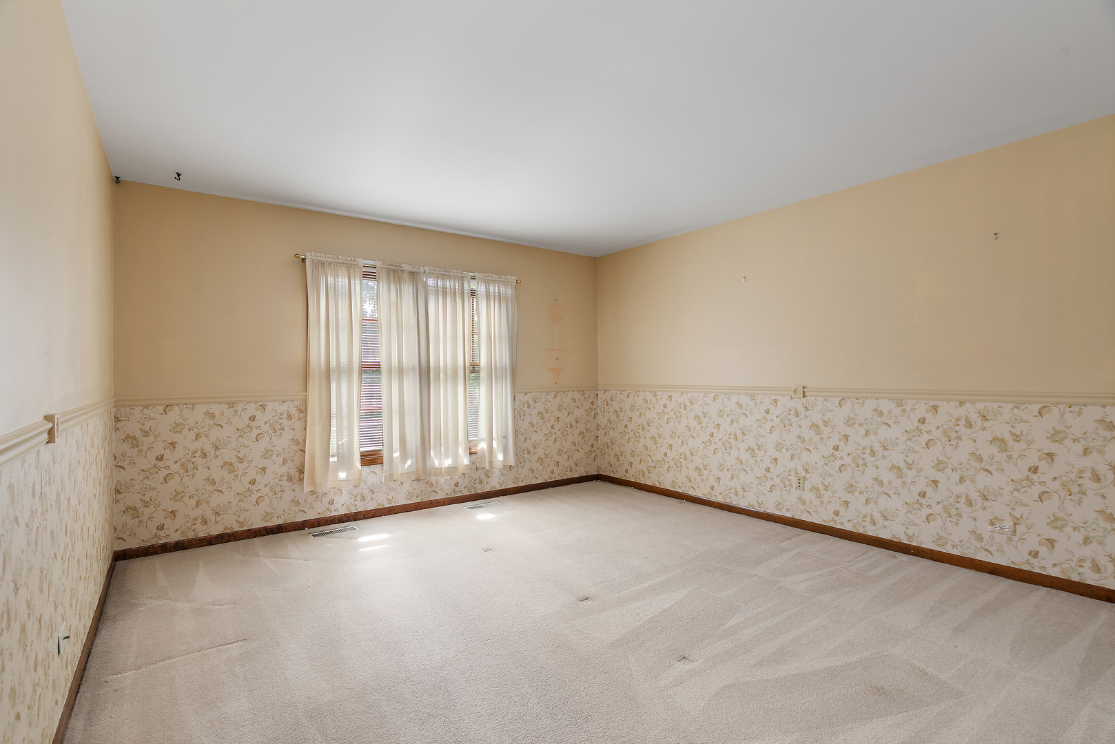 1010 Forest Trail, Sugar Grove, IL 60554