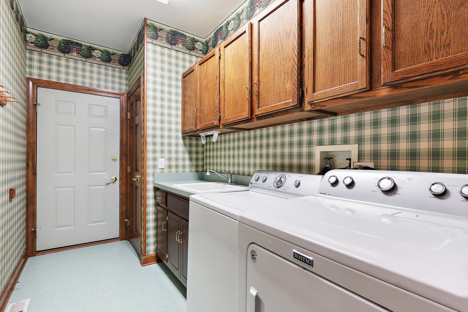 1010 Forest Trail, Sugar Grove, IL 60554