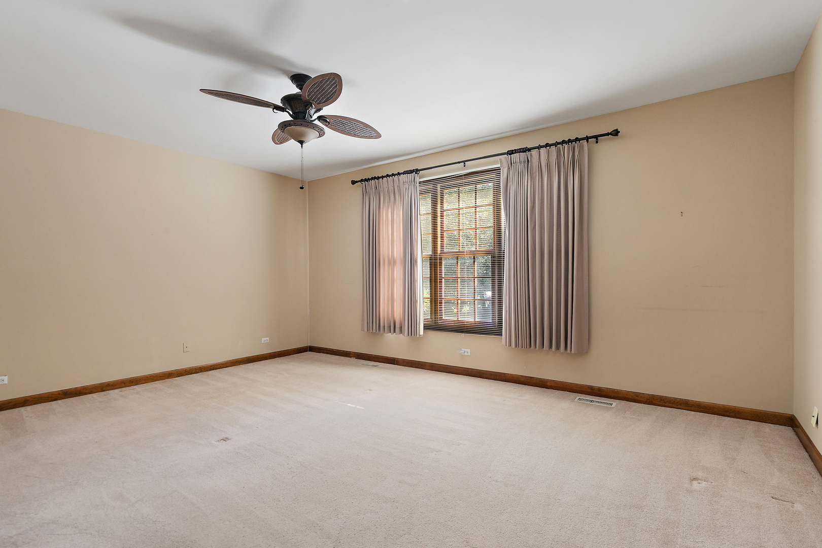 1010 Forest Trail, Sugar Grove, IL 60554
