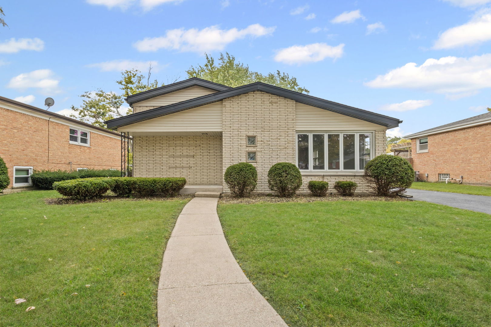 17700 70th Court, Tinley Park, IL 60477