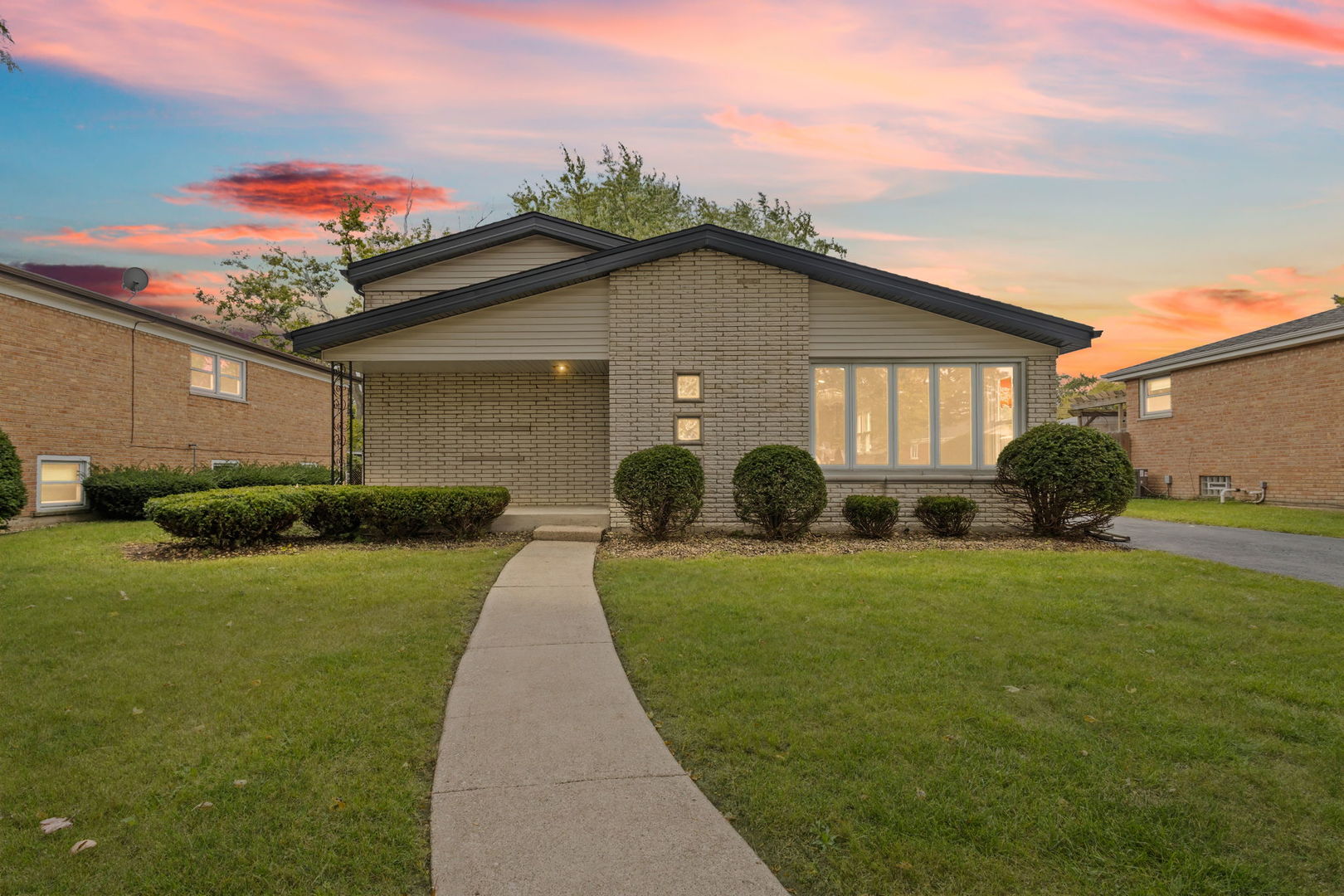 17700 70th Court, Tinley Park, IL 60477
