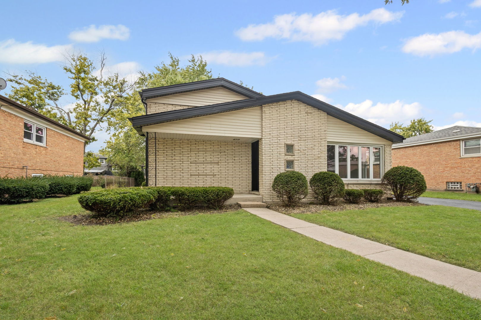 17700 70th Court, Tinley Park, IL 60477