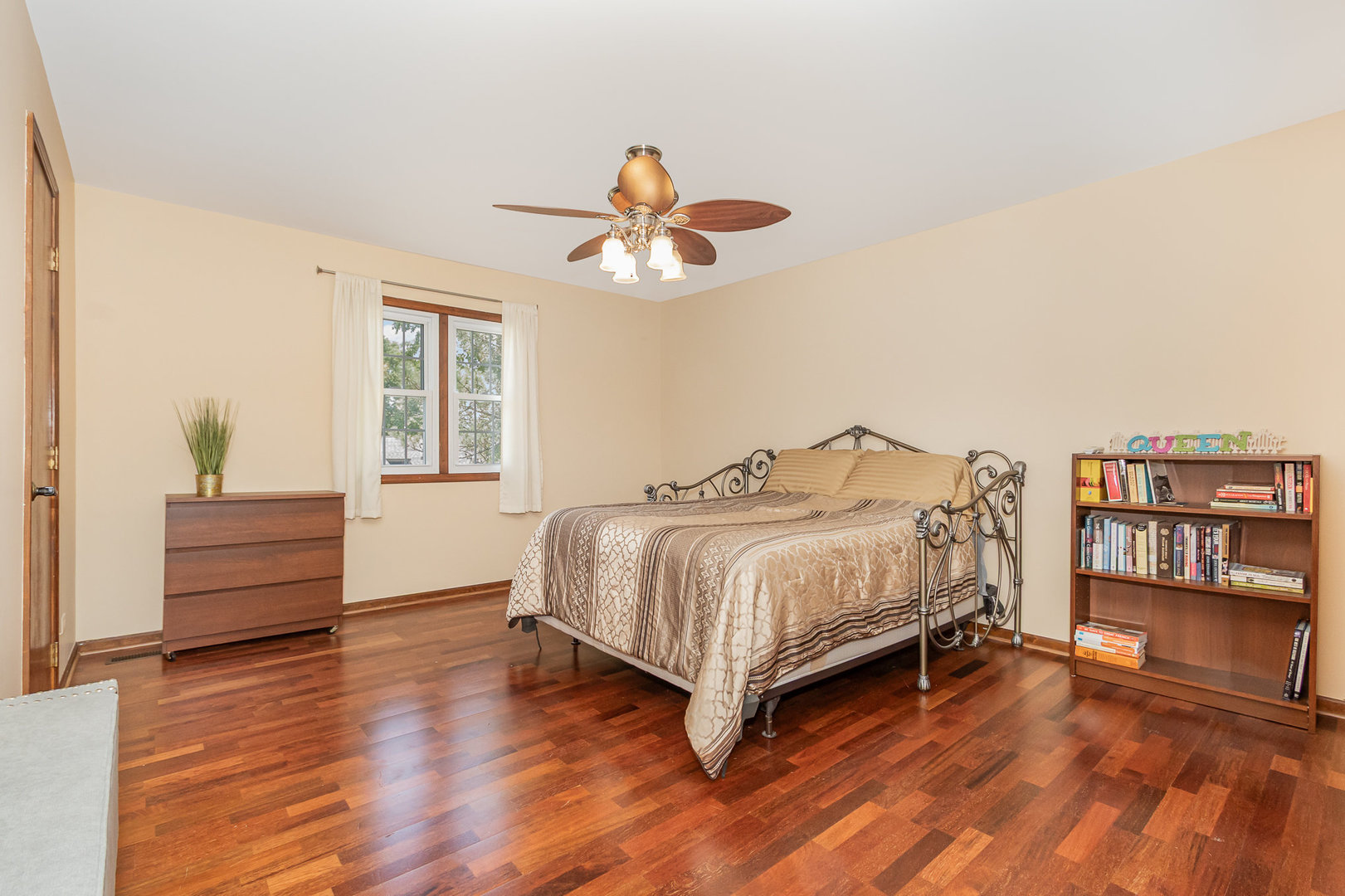 2921 Autumn Drive, Woodridge, IL 60517