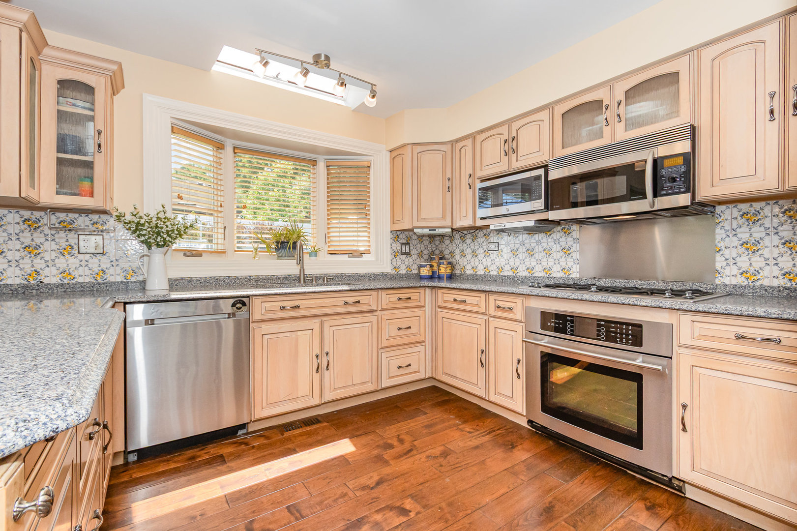 2921 Autumn Drive, Woodridge, IL 60517