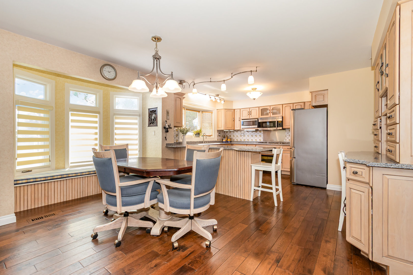 2921 Autumn Drive, Woodridge, IL 60517